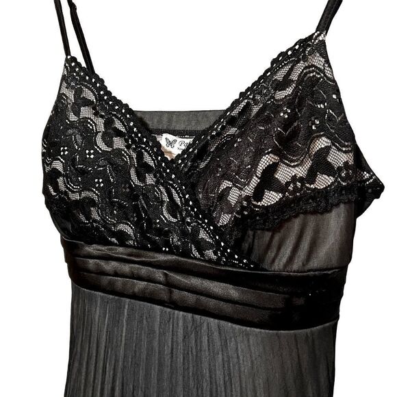 *𝑷𝑨𝑷𝑰𝑳𝑳𝑰𝑶𝑵* 𝑪𝒐𝒄𝒌𝒕𝒂𝒊𝒍 𝑫𝒓𝒆𝒔𝒔 - Picture 3 of 4